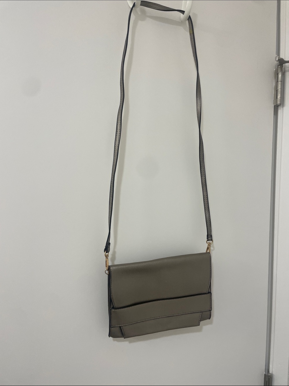 Crossbody Shoulder Bag in Pewter Silver